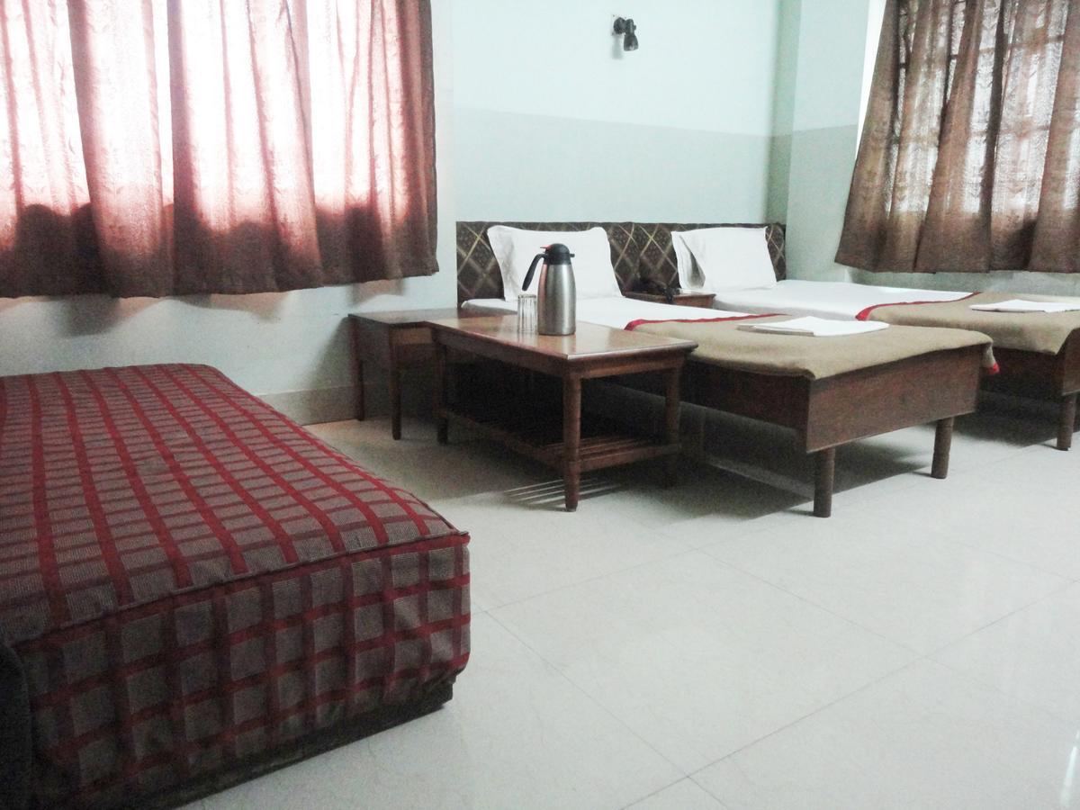 Hotel Yatrik Deoghar Esterno foto