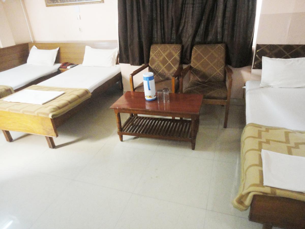 Hotel Yatrik Deoghar Esterno foto
